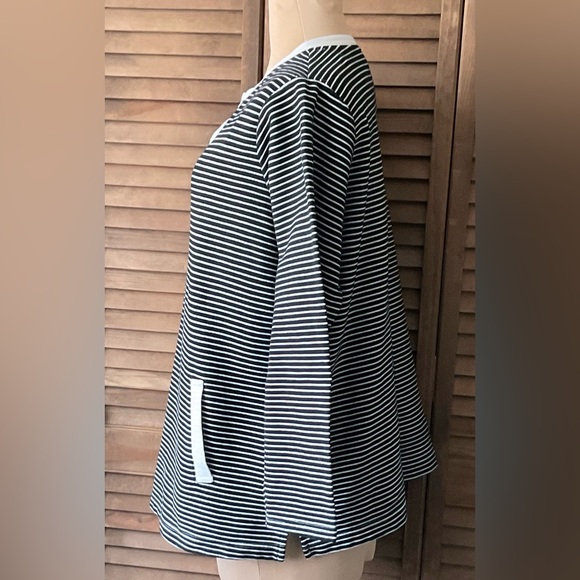 Croft & Barrow V Cut Full Front Pocket Pullover Shirt - Picture 2 of 12